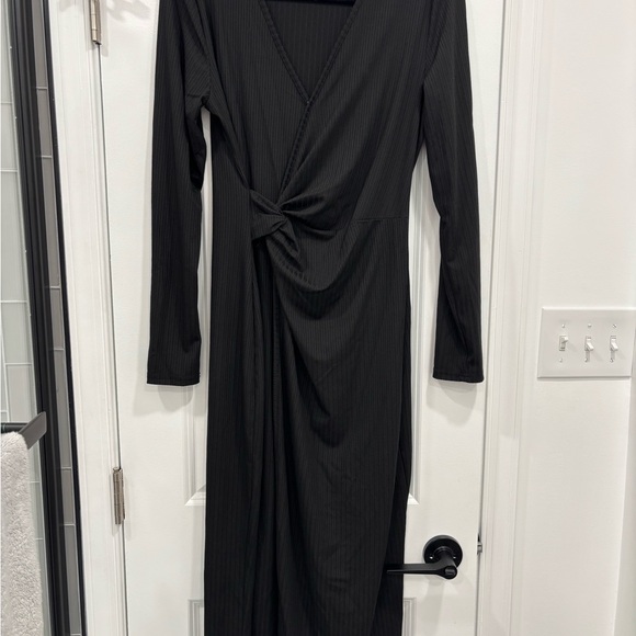Dresses & Skirts - Elegant Black Long Sleeve Dress